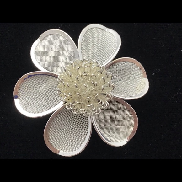 unknown Jewelry - Vintage Mesh Silver Tone Brooch
